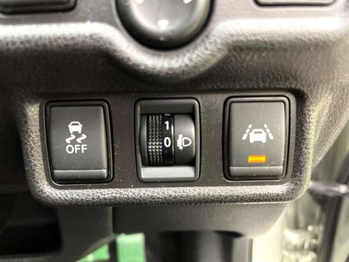 2017 Nissan Note DAA-HE12 (UW-6a30bdfeaf988)[11]