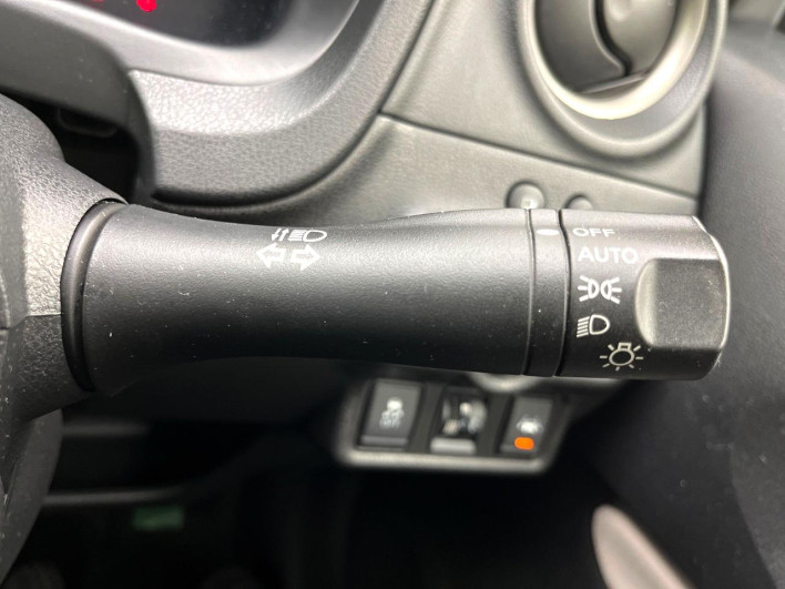 2017 Nissan Note DAA-HE12 (UW-6a30bdfeaf988)[13]