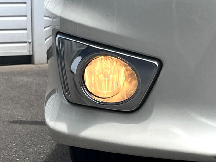 2014 Nissan Serena DAA-HFC26 (UW-6a30be08c194c)[22]