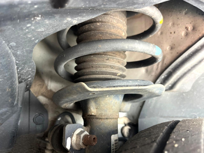 2014 Nissan Serena DAA-HFC26 (UW-6a30be08c194c)[27]