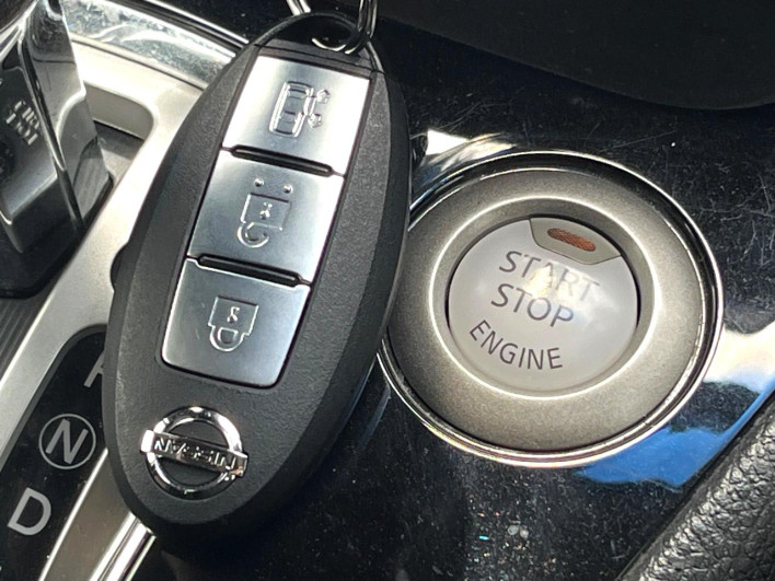 2014 Nissan Serena DAA-HFC26 (UW-6a30be08c194c)[28]