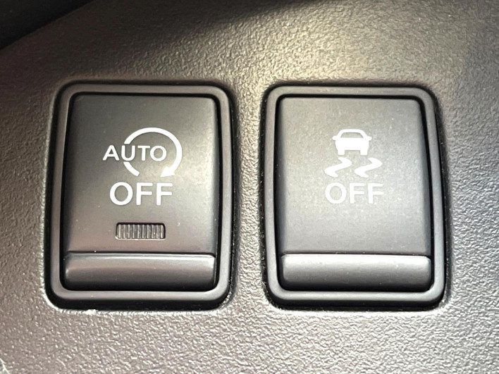 2014 Nissan Serena DAA-HFC26 (UW-6a30be08c194c)[14]