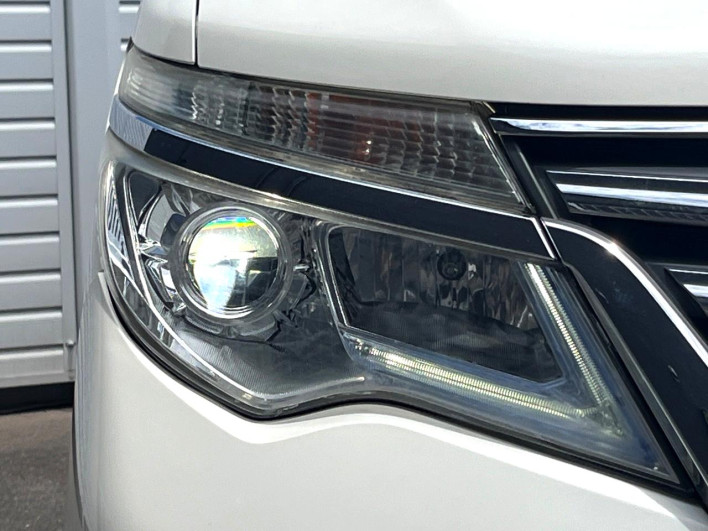 2014 Nissan Serena DAA-HFC26 (UW-6a30be08c194c)[21]