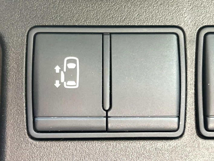 2014 Nissan Serena DAA-HFC26 (UW-6a30be08c194c)[10]