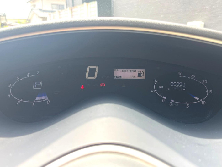 2014 Nissan Serena DAA-HFC26 (UW-6a30be08c194c)[18]