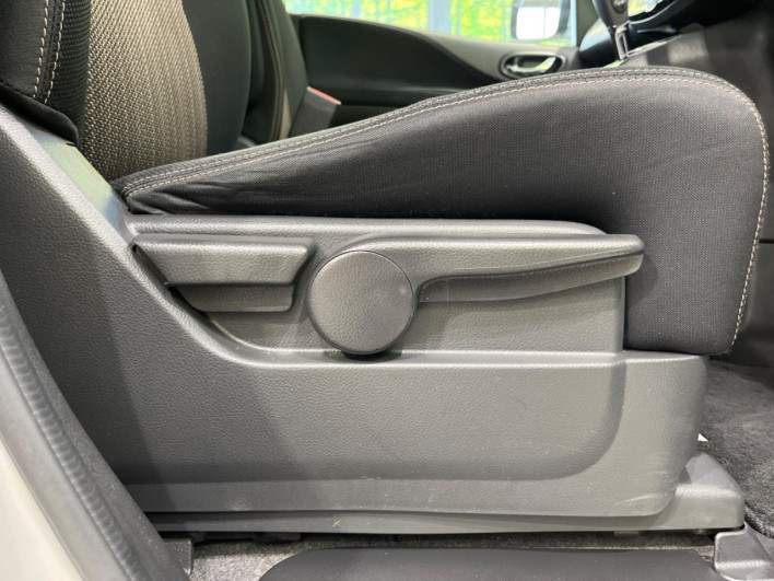 2015 Nissan Serena DAA-HFC26 (UW-6a30be09521c9)[29]