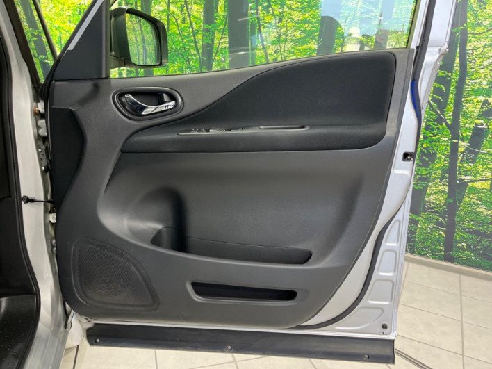 2015 Nissan Serena DAA-HFC26 (UW-6a30be09521c9)[27]