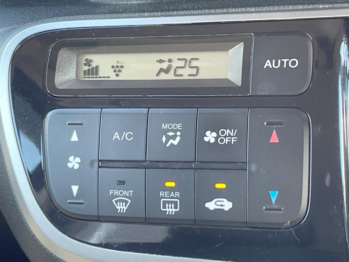 2014 Honda N-BOX CUSTOM DBA-JF1 (UW-6a30be1c587ba)[26]