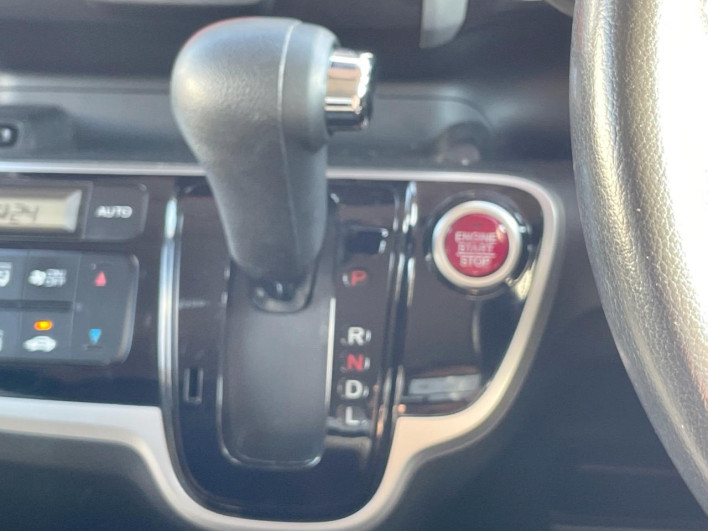 2014 Honda N-BOX CUSTOM DBA-JF1 (UW-6a30be1c587ba)[25]