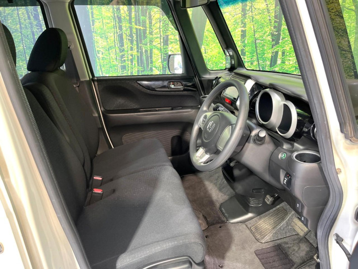 2015 Honda N-BOX CUSTOM DBA-JF1 (UW-6a30be1d75352)[25]