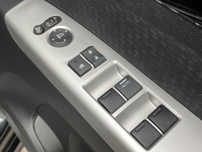 2016 Honda N-BOX CUSTOM DBA-JF1 (UW-6a30be205ba8d)[24]
