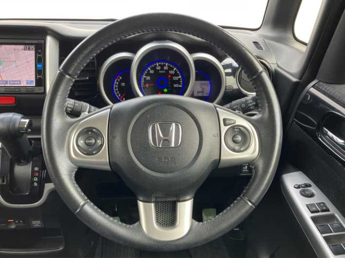 2016 Honda N-BOX CUSTOM DBA-JF1 (UW-6a30be205ba8d)[23]