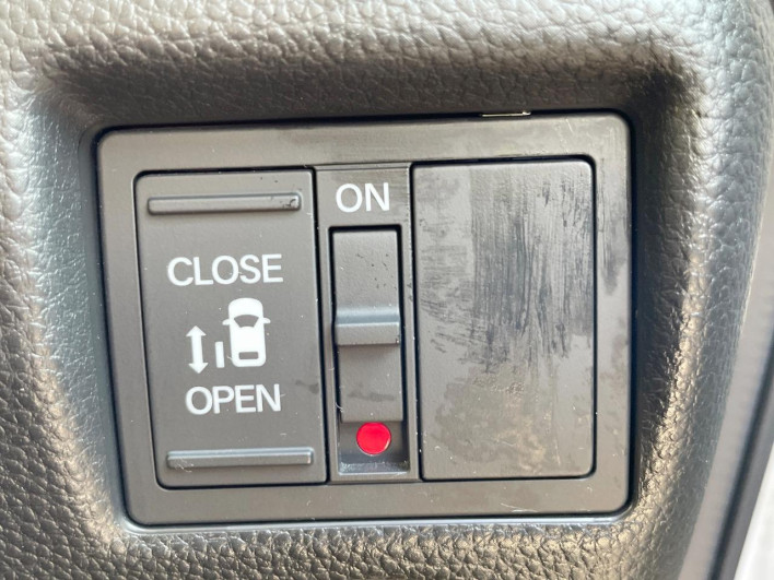2019 Honda N-BOX CUSTOM DBA-JF3 (UW-6a30be258c0e6)[17]