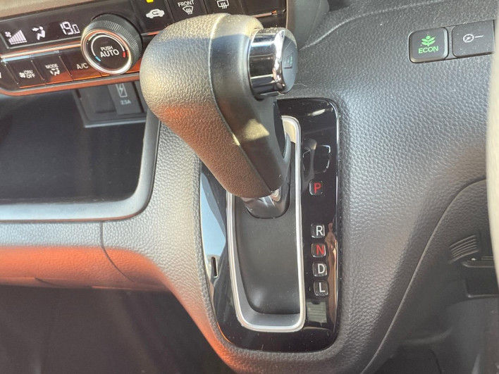 2019 Honda N-BOX CUSTOM DBA-JF3 (UW-6a30be258c0e6)[22]