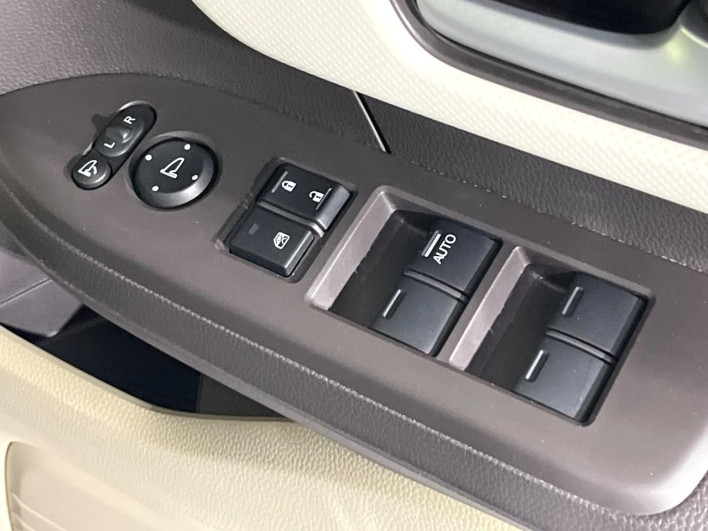 2019 Honda N-BOX DBA-JF3 (UW-6a30be259af02)[22]
