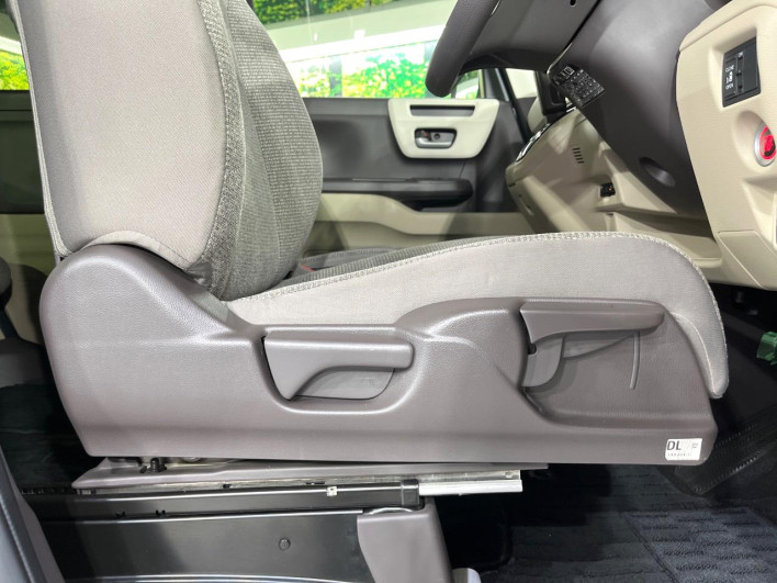 2019 Honda N-BOX DBA-JF3 (UW-6a30be259af02)[27]