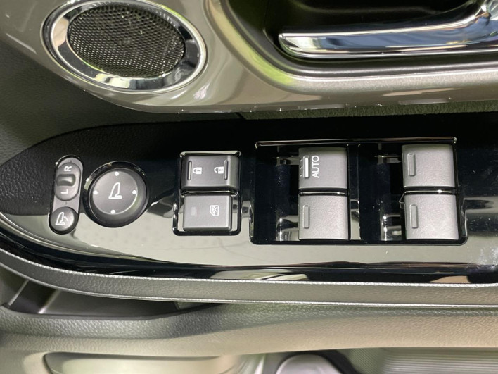 2023 Honda N-BOX CUSTOM 6BA-JF3 (UW-6a30be2c4b283)[5]