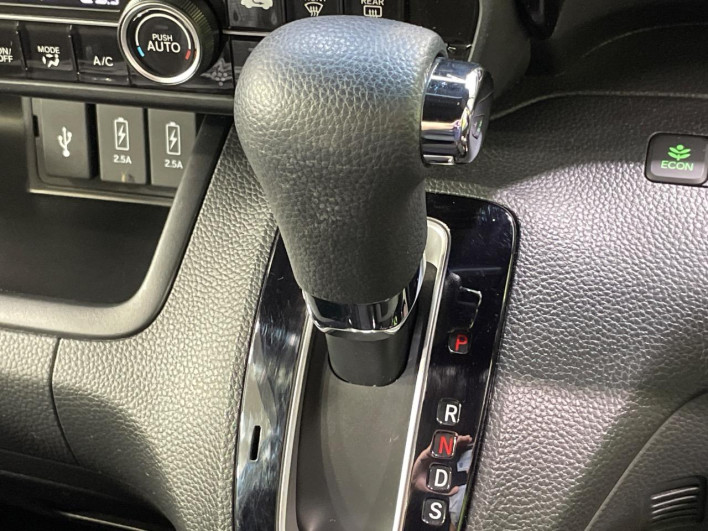 2021 Honda N-BOX CUSTOM 6BA-JF3 (UW-6a30be2e9c08e)[14]