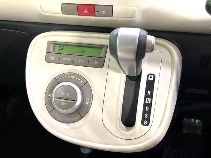2011 Daihatsu Mira Cocoa DBA-L675S (UW-6a30be588f590)[24]