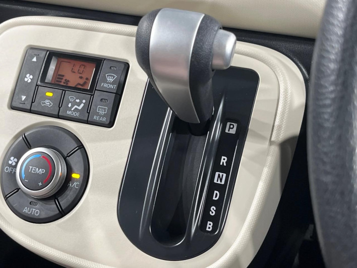 2015 Daihatsu Mira Cocoa DBA-L675S (UW-6a30be59981e2)[21]