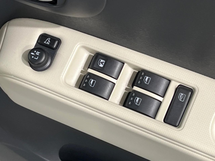 2015 Daihatsu Mira Cocoa DBA-L675S (UW-6a30be59981e2)[13]