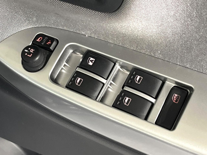 2016 Daihatsu Cast DBA-LA250S (UW-6a30be5f56a76)[22]