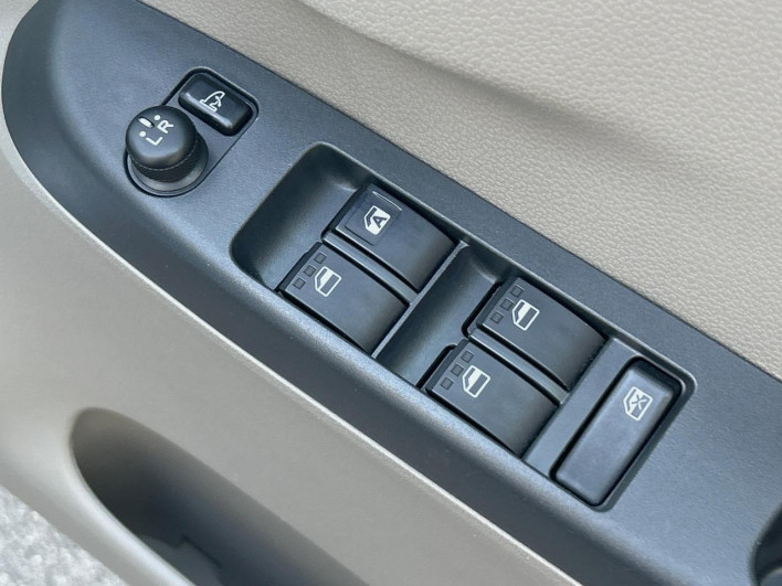 2015 Toyota Pixis Epoch DBA-LA300A (UW-6a30be61f1384)[20]
