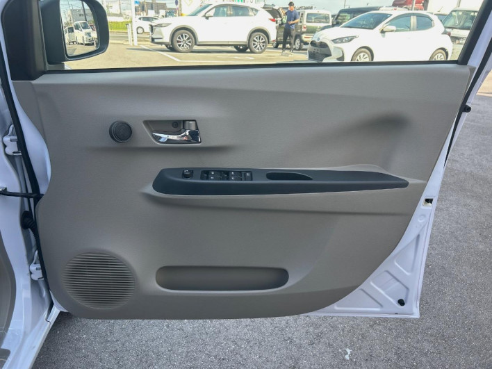 2015 Toyota Pixis Epoch DBA-LA300A (UW-6a30be61f1384)[19]