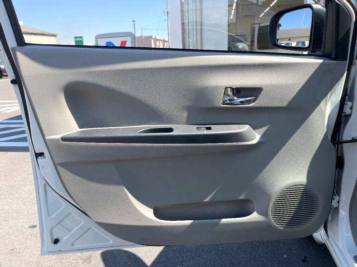 2011 Daihatsu Mirai Ease DBA-LA300S (UW-6a30be622dd9a)[27]