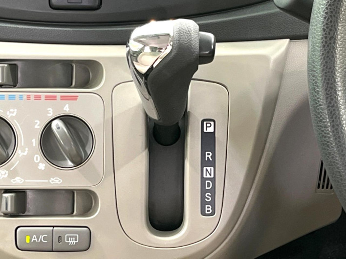 2013 Daihatsu Mirai Ease DBA-LA300S (UW-6a30be63d2bd6)[19]