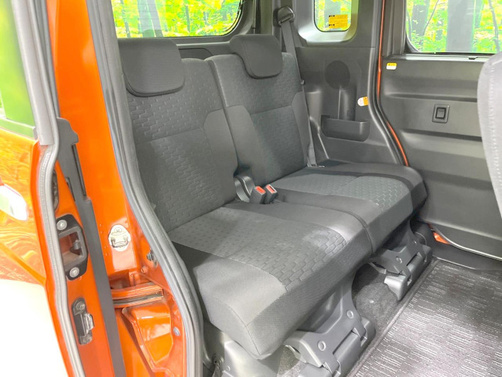 2015 Toyota Pixis Mega DBA-LA700A (UW-6a30be7c8d88d)[16]