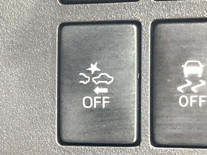 2015 Toyota Pixis Mega DBA-LA700A (UW-6a30be7c8d88d)[29]