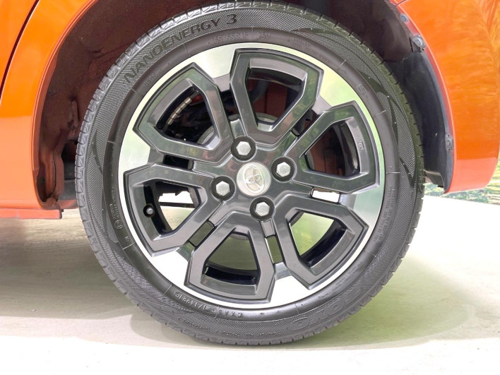 2015 Toyota Pixis Mega DBA-LA700A (UW-6a30be7c8d88d)[14]