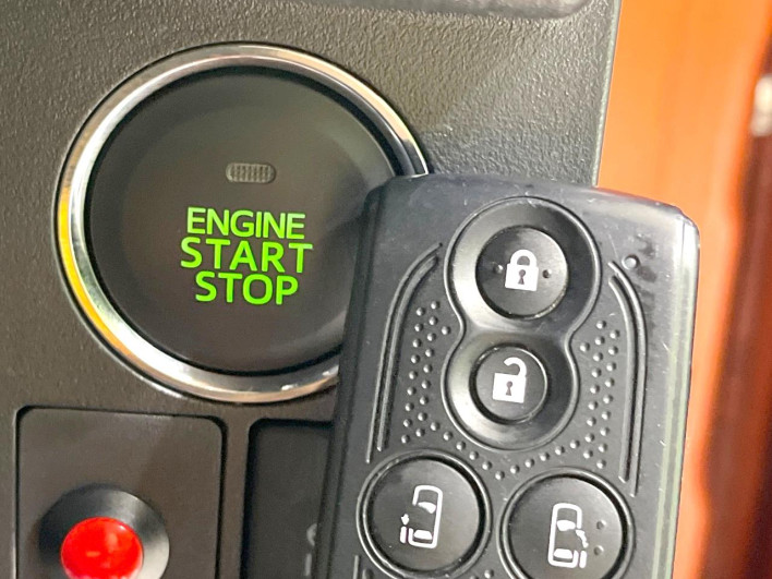 2015 Toyota Pixis Mega DBA-LA700A (UW-6a30be7c8d88d)[23]