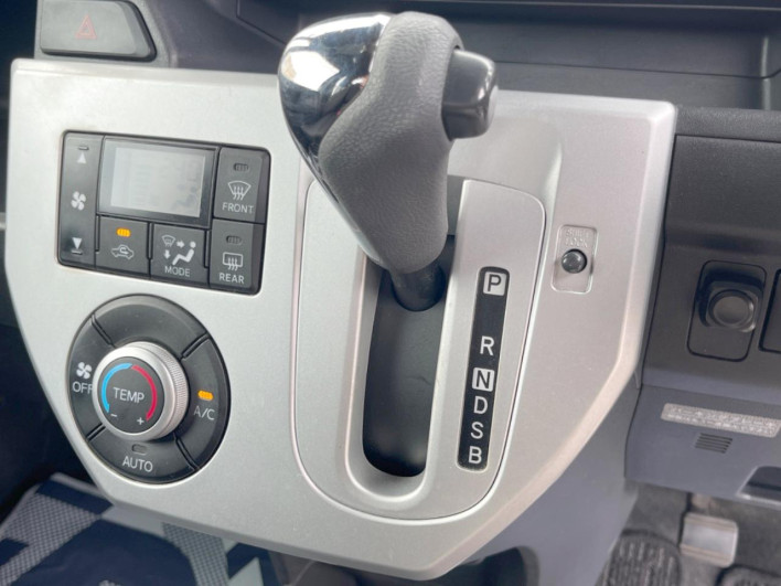 2015 Daihatsu Wake DBA-LA700S (UW-6a30be7d31b58)[29]