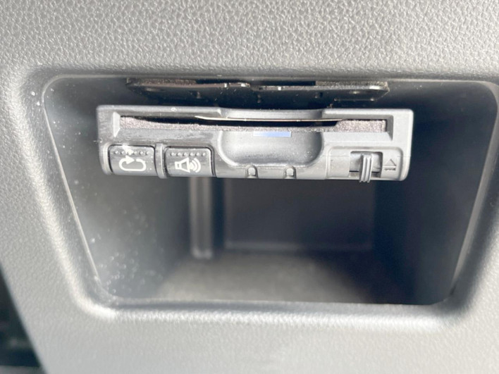 2015 Daihatsu Wake DBA-LA700S (UW-6a30be7d31b58)[19]