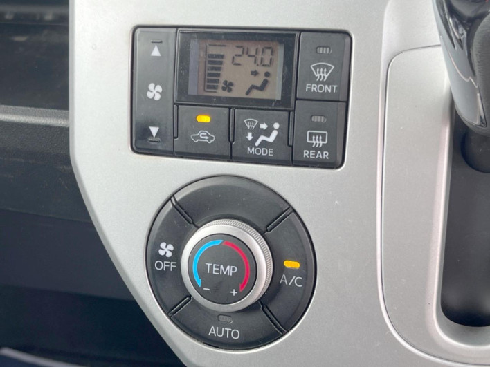 2015 Daihatsu Wake DBA-LA700S (UW-6a30be7d31b58)[20]