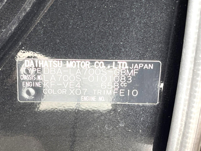 2017 Daihatsu Wake DBA-LA700S (UW-6a30be7de16c1)[1]