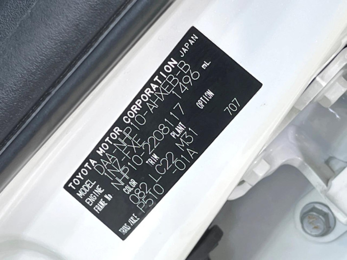 2013 Toyota Aqua DAA-NHP10 (UW-6a30bf06c9327)[1]
