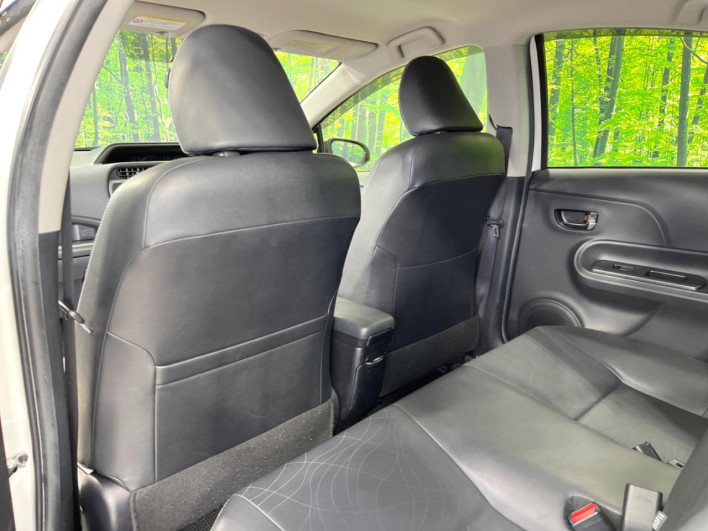 2013 Toyota Aqua DAA-NHP10 (UW-6a30bf06c9327)[9]