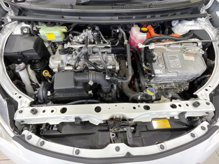 2013 Toyota Aqua DAA-NHP10 (UW-6a30bf06c9327)[4]
