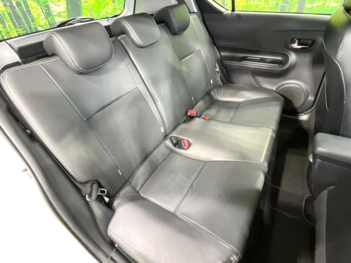 2013 Toyota Aqua DAA-NHP10 (UW-6a30bf06c9327)[6]