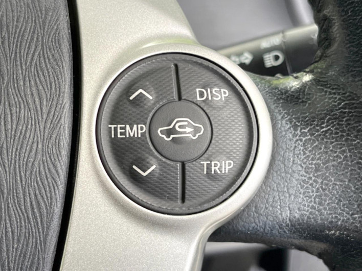 2013 Toyota Aqua DAA-NHP10 (UW-6a30bf06c9327)[28]