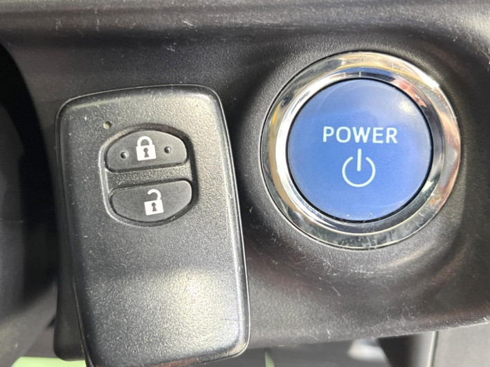 2013 Toyota Aqua DAA-NHP10 (UW-6a30bf06c9327)[27]