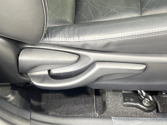 2013 Toyota Aqua DAA-NHP10 (UW-6a30bf06c9327)[25]
