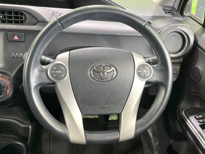 2013 Toyota Aqua DAA-NHP10 (UW-6a30bf06c9327)[22]