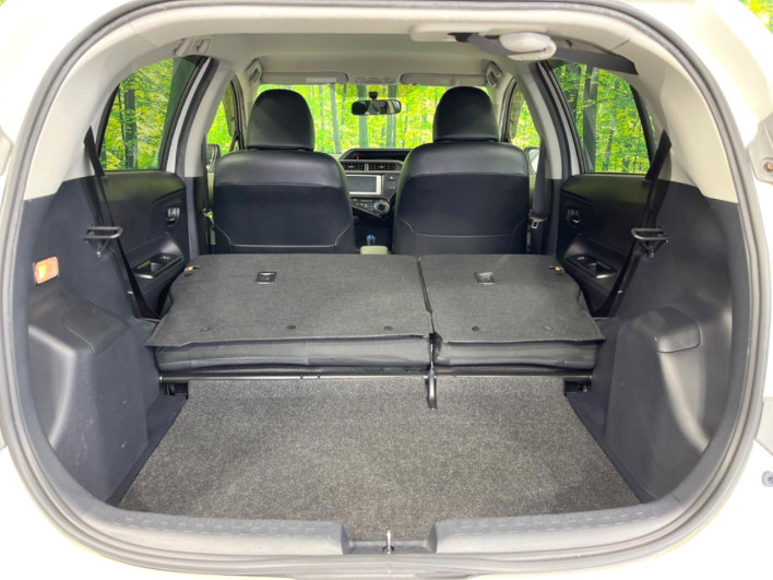 2013 Toyota Aqua DAA-NHP10 (UW-6a30bf06c9327)[17]