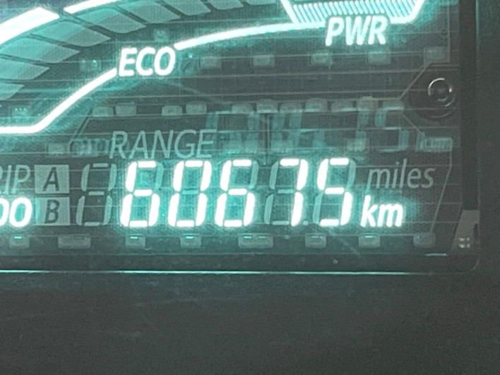 2013 Toyota Aqua DAA-NHP10 (UW-6a30bf06c9327)[2]