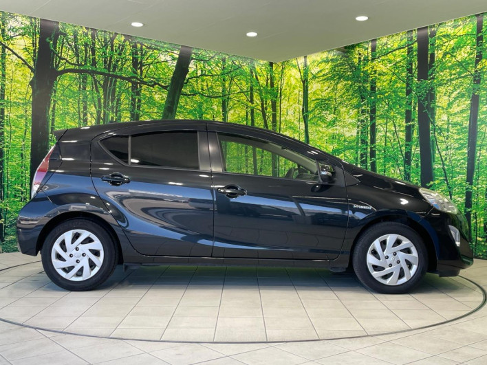 2014 Toyota Aqua DAA-NHP10 (UW-6a30bf07e3448)[9]