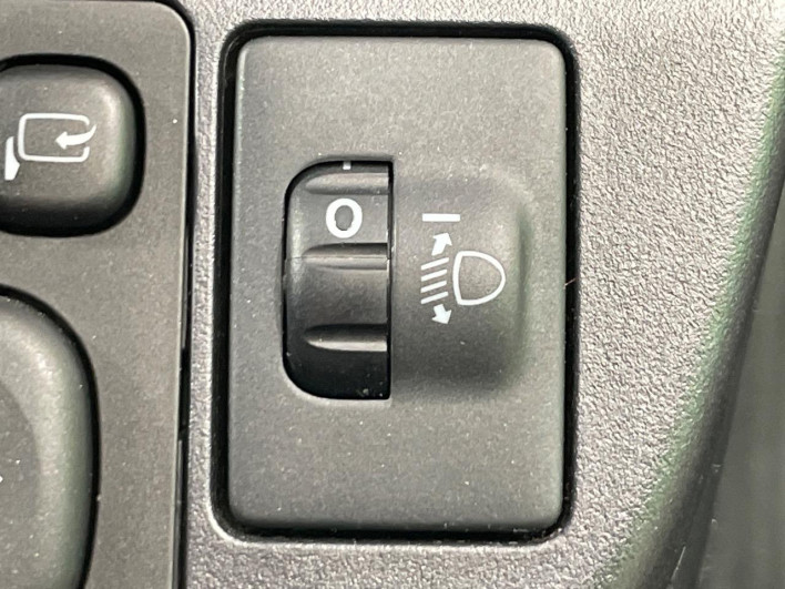2014 Toyota Aqua DAA-NHP10 (UW-6a30bf07e3448)[27]
